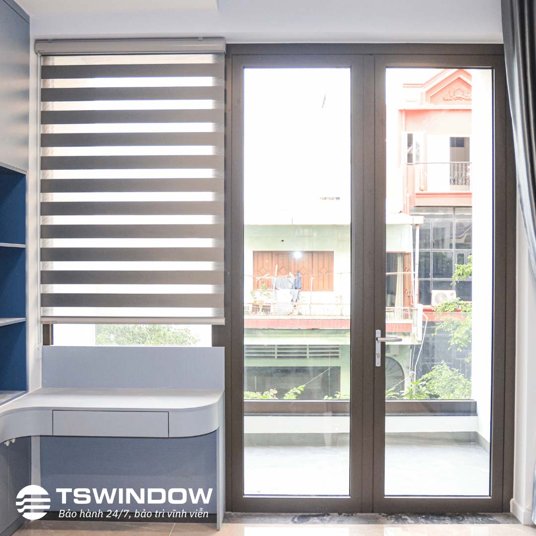 Cửa mở quay 2 cánh